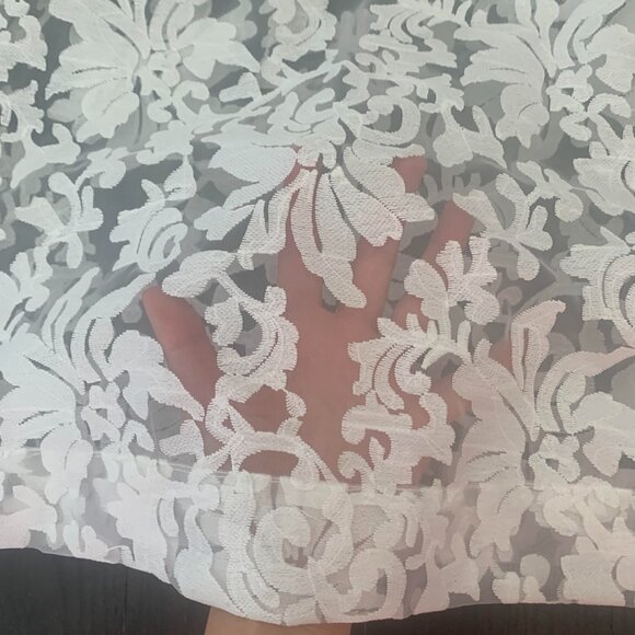 Banana Republic sheer white embroidered sleeveless top size small - Picture 6 of 7